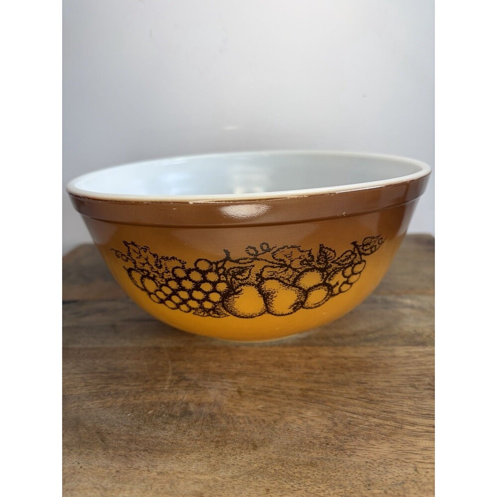 Pyrex Old Orchard 403 Mixing Bowl Fruit Gold Ombre Brown 2 1/2 qt So Nice
